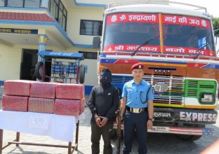 गाँजा र डिब्बा ट्रकसहित १ जना प्रहरी नियन्त्रणमा
